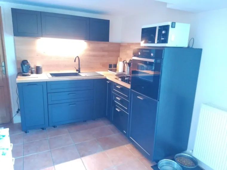 Pose de cuisine complète pour appartement rénové à Mions